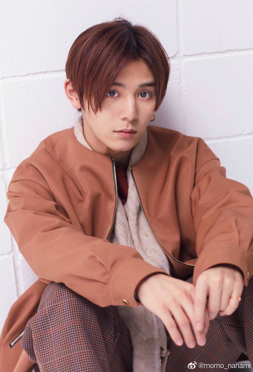 组图:山田凉介拍杂志采访写真 暧昧眼神温柔又撩人