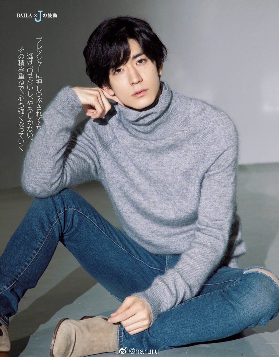 组图:中岛裕翔拍摄日杂写真照 犀利眼神尽显魅惑