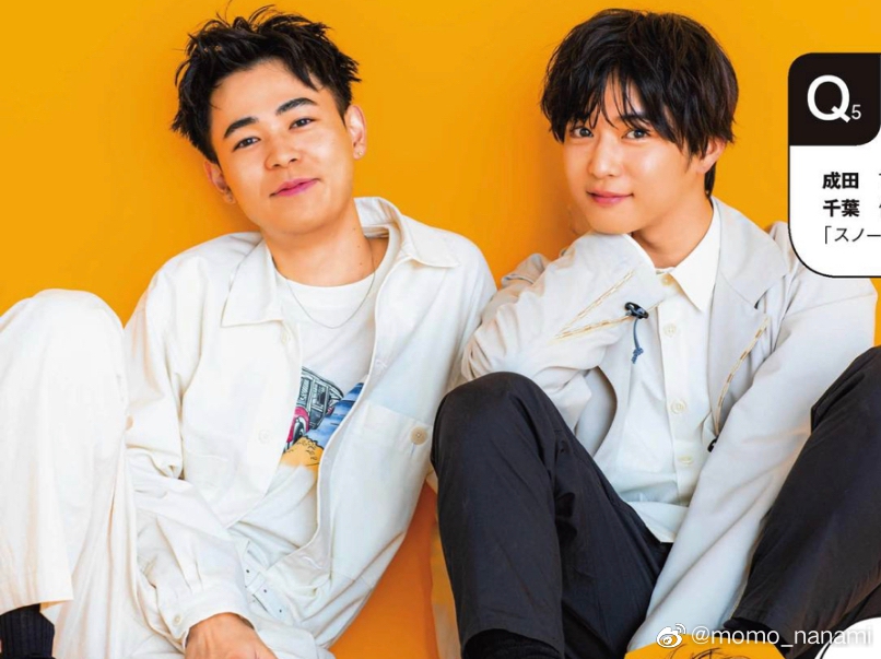 组图:千叶雄大与成田凌拍杂志写真 眼神传情默契感十足