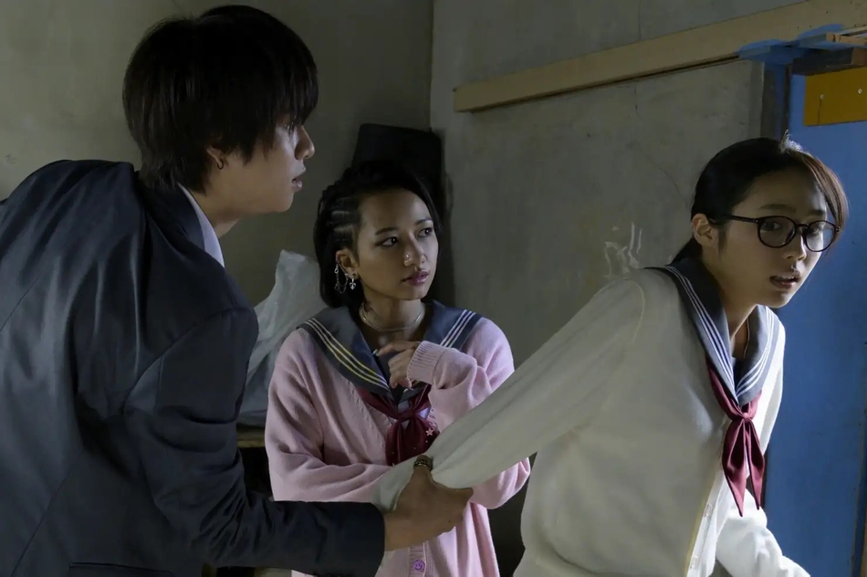 组图:山田裕贵《班会》剧照公布 秋田汐梨剧中被监禁