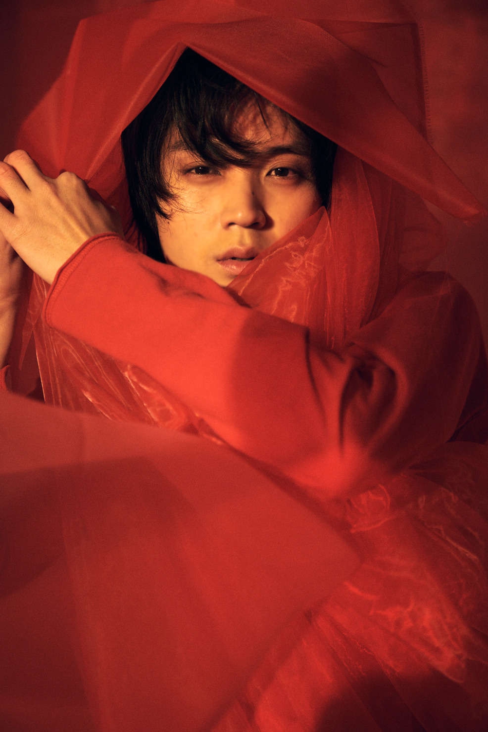 组图:矶村勇斗将发布写真日历 流光溢彩展现多情男孩