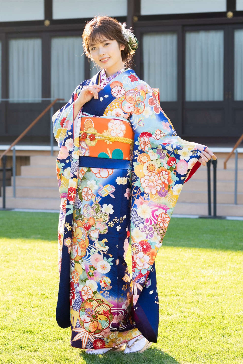 组图:小芝风花拍摄和服写真 明媚阳光下笑容甜蜜动人