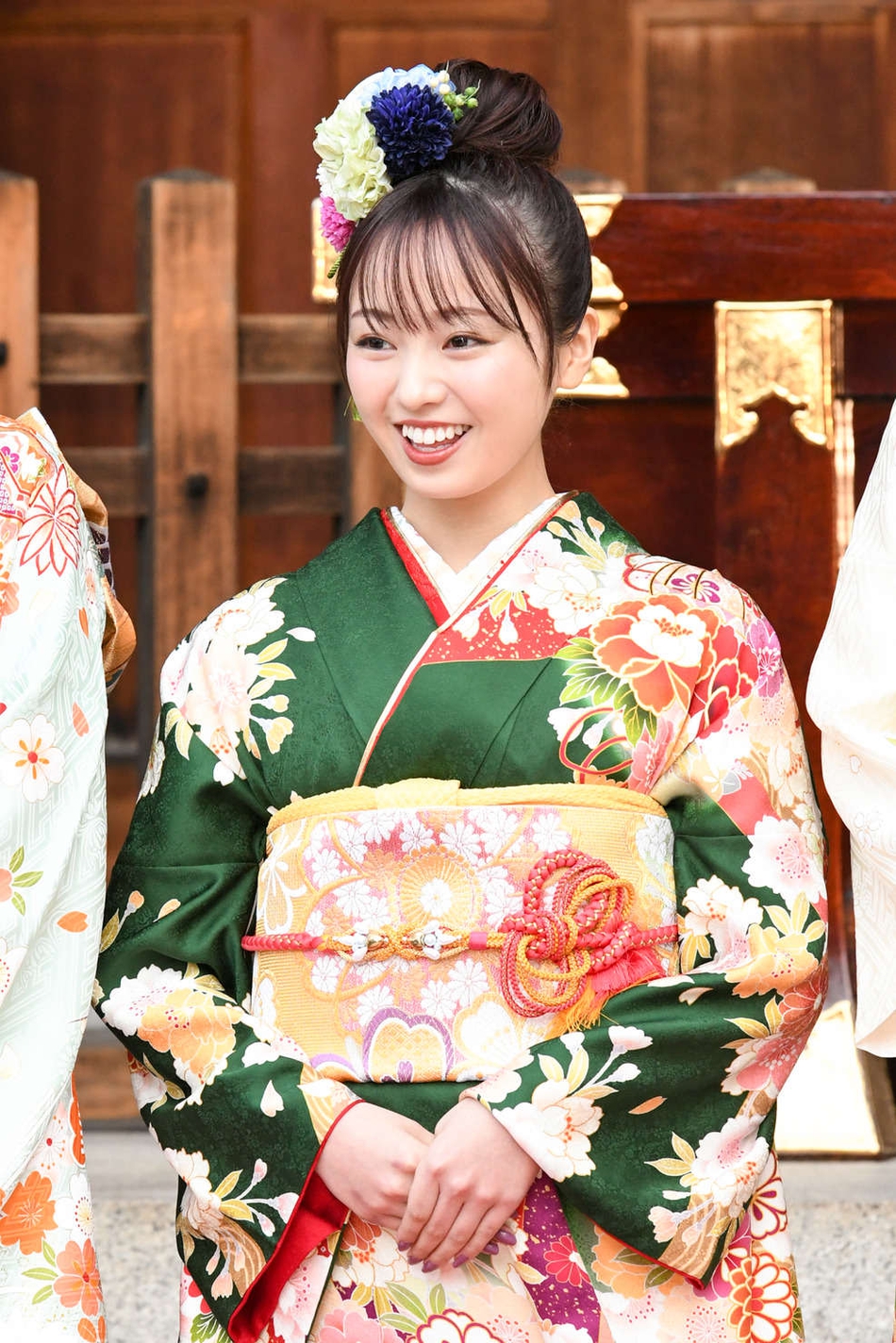 组图:avex事务所举行新春摄影会 多位旗下女星和服登场