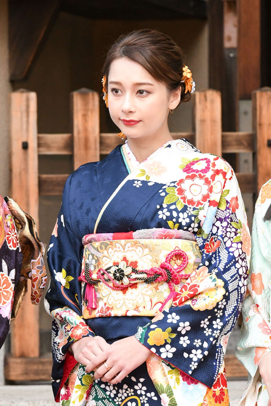 组图:avex事务所举行新春摄影会 多位旗下女星和服登场