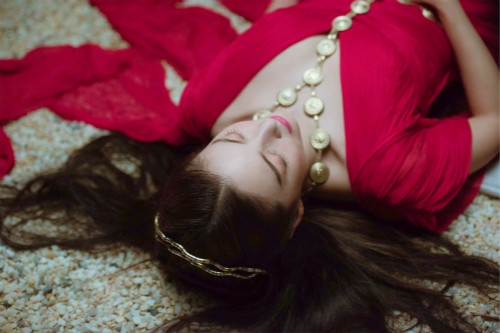 《降魔传》正在热映,剧中张雨绮饰演的玉女因触犯天条被贬下凡经历