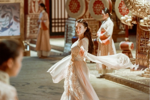 组图:《降魔传》张雨绮"仙女捉妖师"造型多变可美可帅