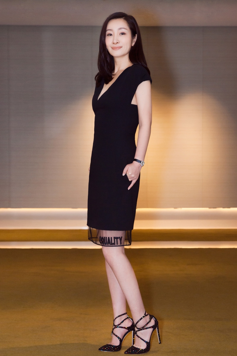 组图:秦海璐黑裙出席评委活动 将亮相金马颁奖礼红毯