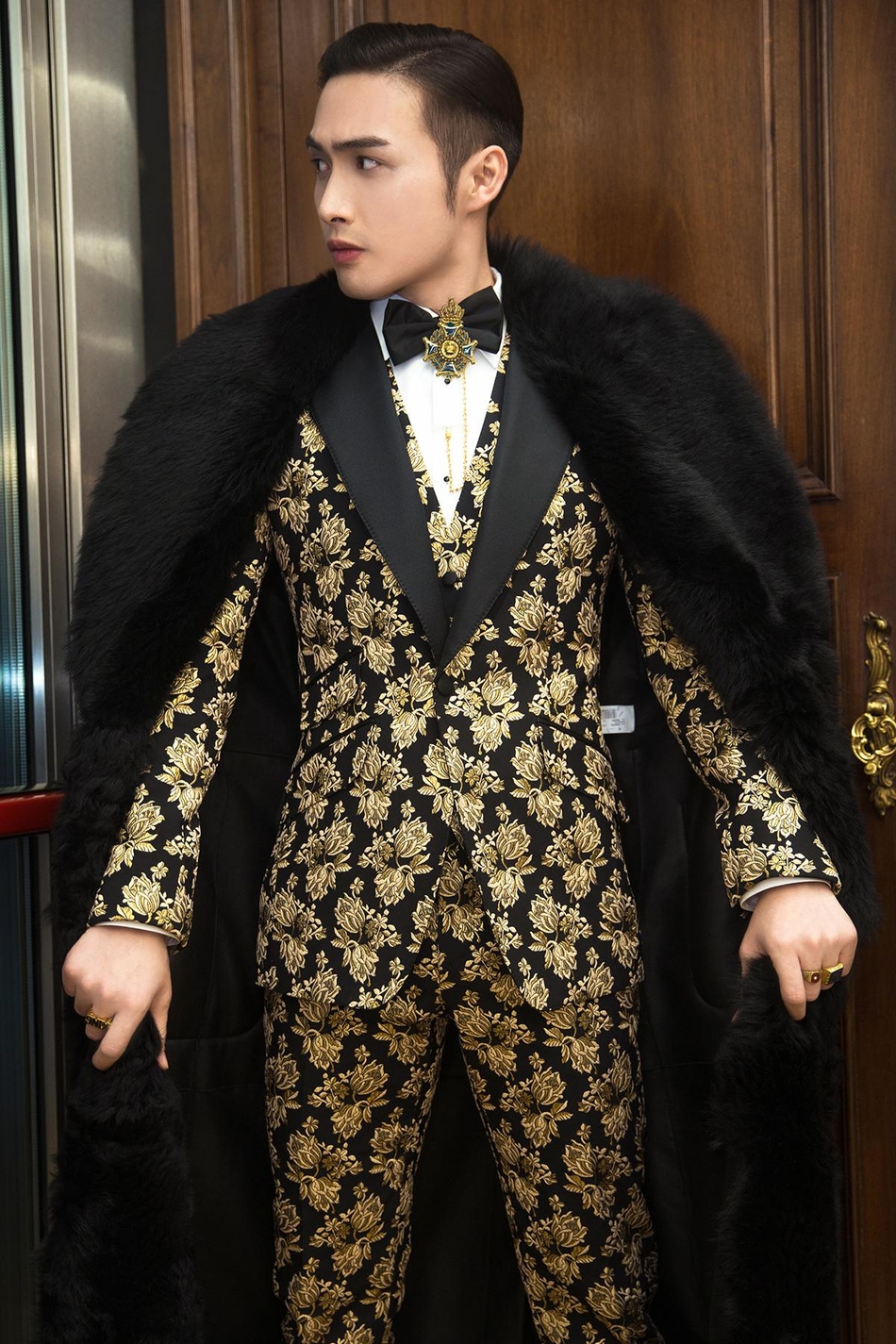 组图:张彬彬米兰献t台首秀 霸气外露气场全开