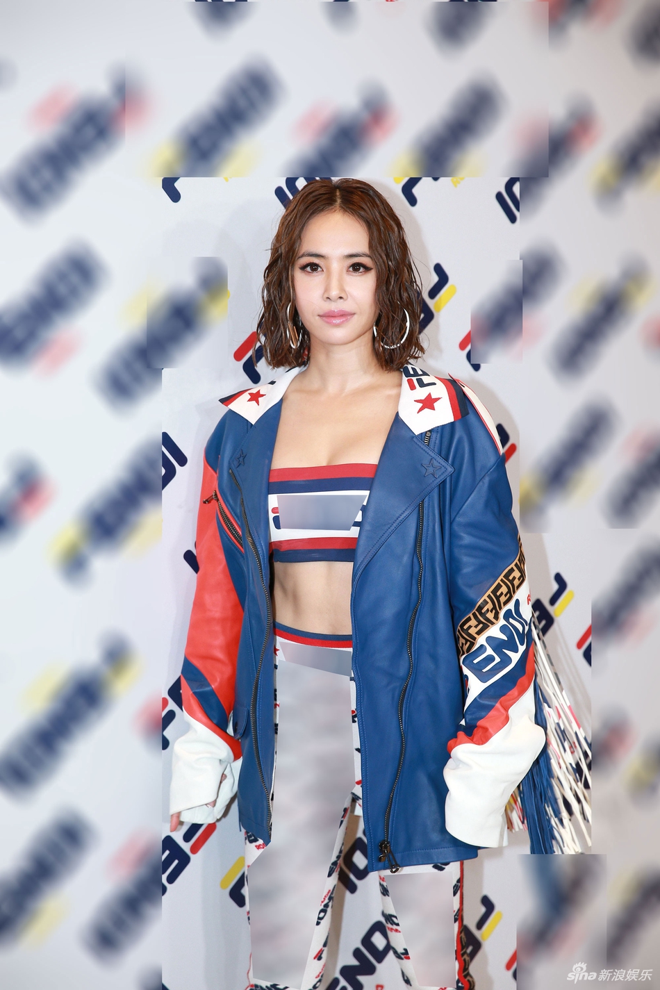 组图:蔡依林造型时尚不羁 秀酥胸蛮腰性感暴击