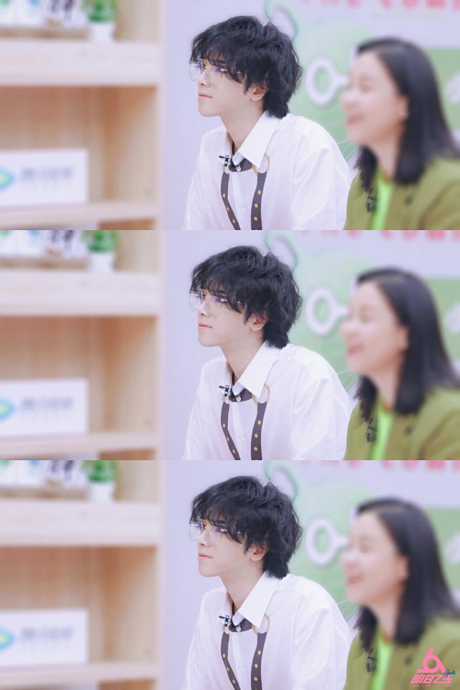 组图:华晨宇白衬衫搭卷发解锁新造型 戴多边形眼镜秒变禁欲系