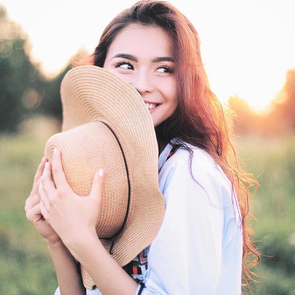 俄混血嫩模私照甜美 五官精致曲线性感[20p]