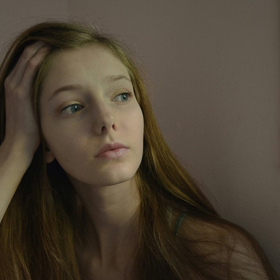 组图:犹如从梦境走出!17岁加拿大嫩模宛如精灵