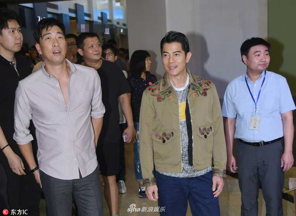 组图:郭富城王千源获众人护驾人气爆棚