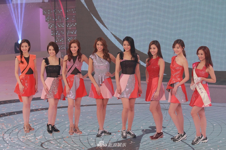 2017港姐决赛众佳丽同台比拼 性感泳装秀完美身段