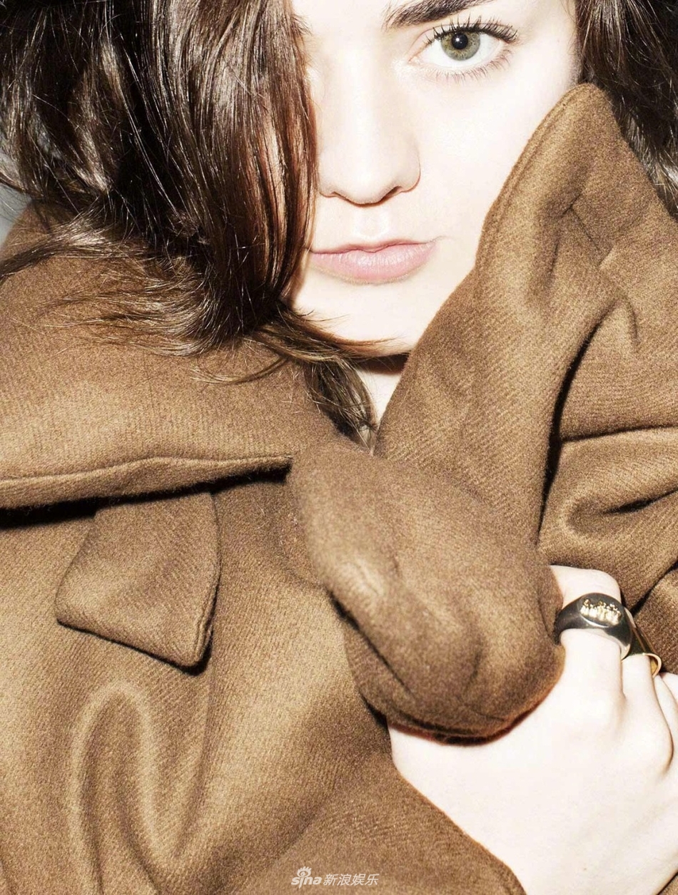 组图:《权力的游戏》二丫时尚写真帅气有型