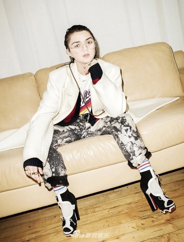 组图:《权力的游戏》二丫时尚写真帅气有型