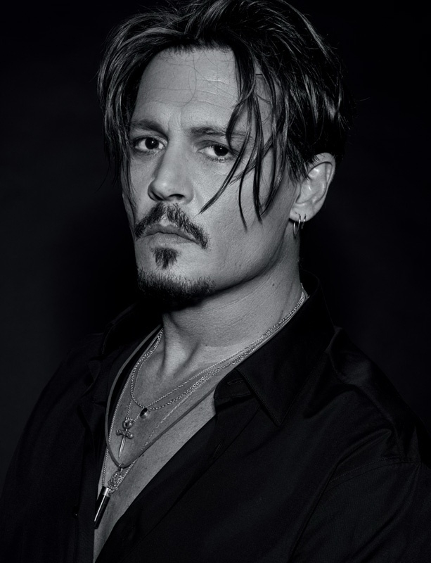 新浪娱乐讯 约翰尼-德普(johnny depp)最新杂志写真美图曝光,帅回巅峰