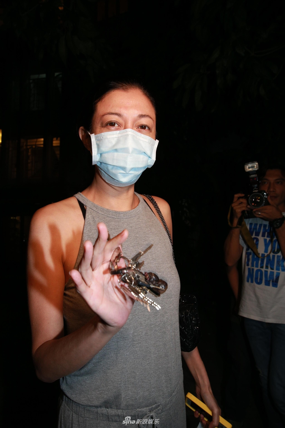 吴绮莉避谈失窃报警事件 不评论女儿言论