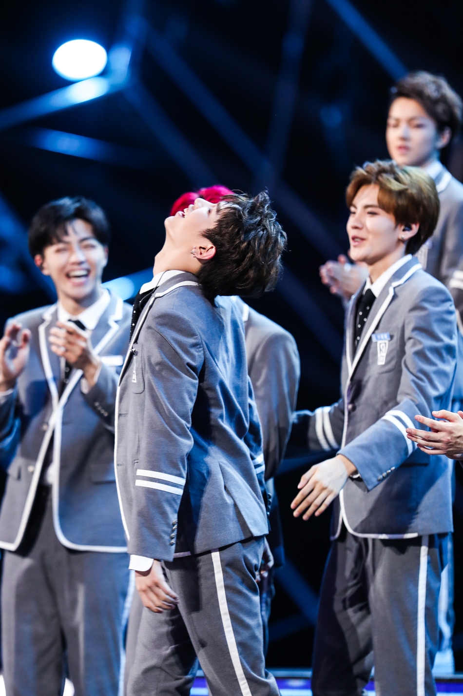 《偶练》总决赛王思聪现身 蔡徐坤妈妈和和范丞丞父母热聊