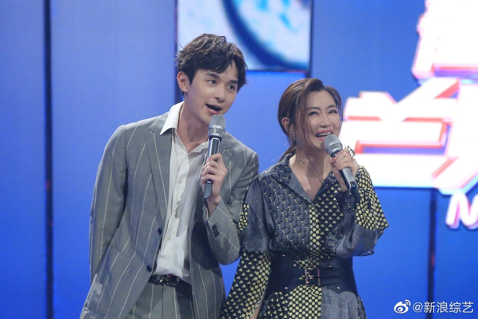 组图:selina张轩睿首度公开合体 现场甜蜜互动狂撒狗粮