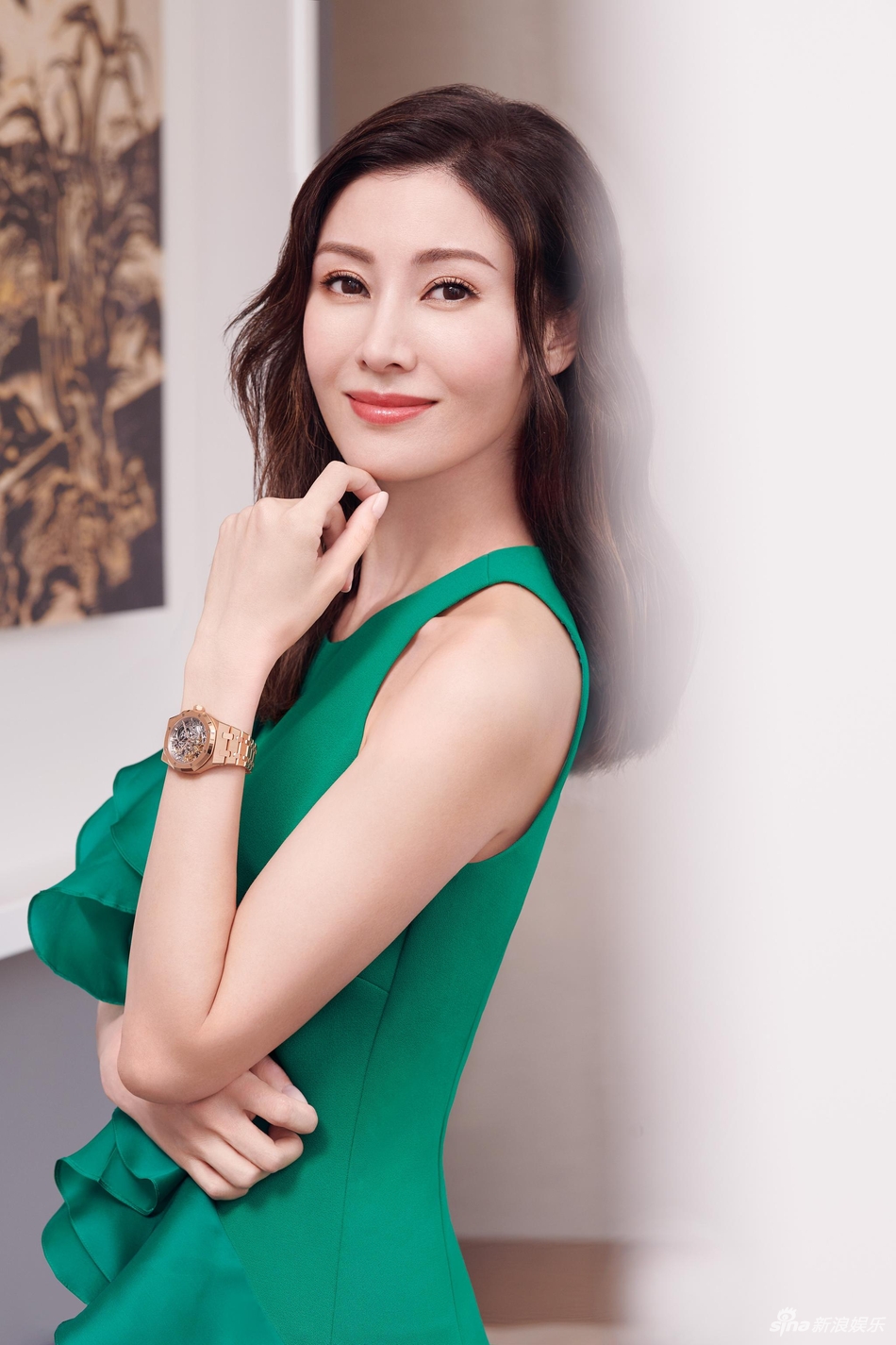 赛马会邀请李嘉欣(michele)第五年担任某赛事大使,并拍摄一组宣传照片