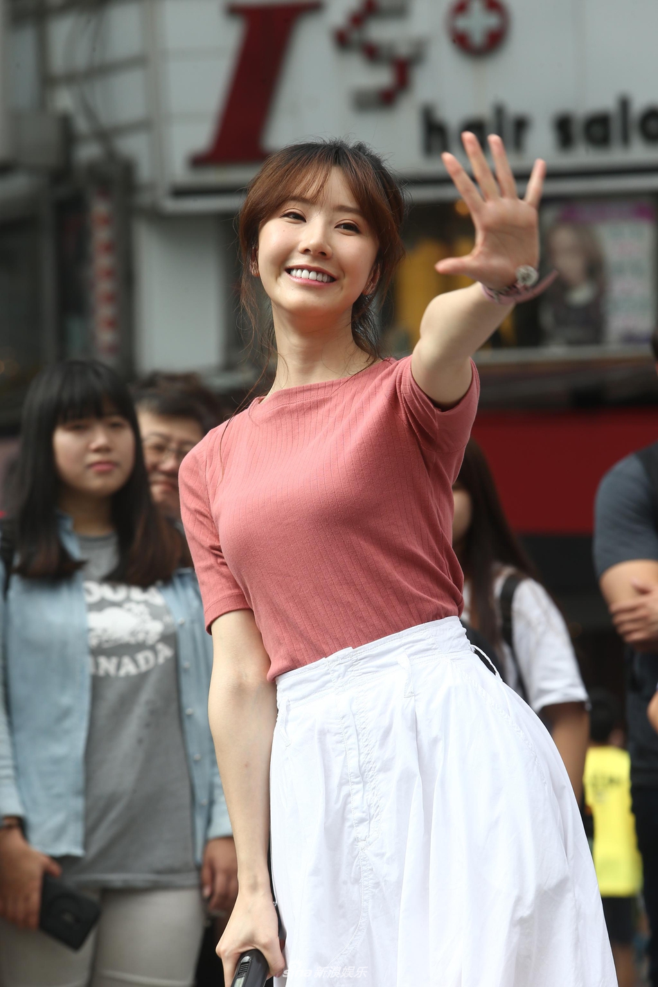 组图:《延禧攻略》"玉壶"程茉t恤配半身裙气质清新_高清图集_新浪网