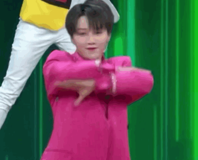 组图:春晚李宇春似分身易烊千玺戴假发 倪妮唐艺昕张小斐衣服吸睛