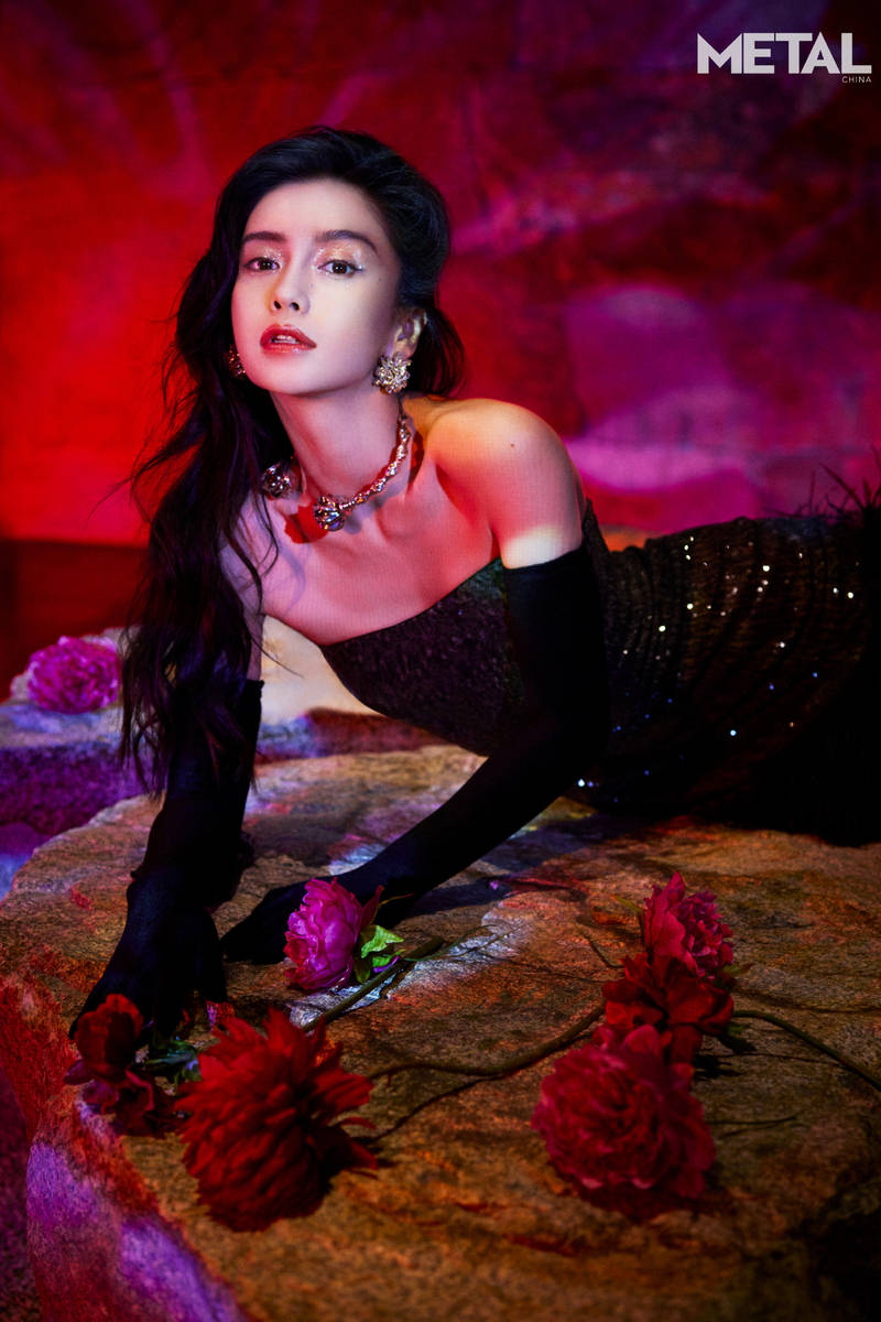 组图:杨颖繁花大片曝光 水蓝人鱼姬妆容妩媚动人