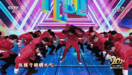 组图:张艺兴春晚solo舞台大气 多元舞台融入中华文化呈现视觉盛宴