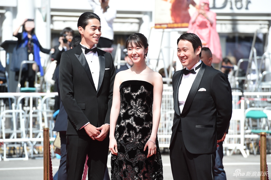组图:《夜以继日》首映红毯 东出昌大帅气唐田英里佳甜美
