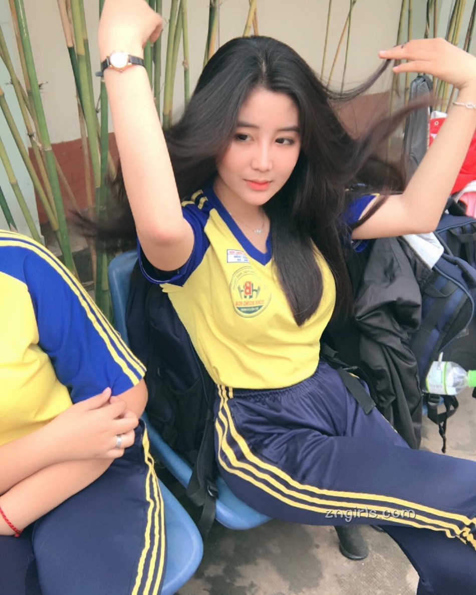 组图:越南16岁美女高中生走红 获赞"零缺点女神"