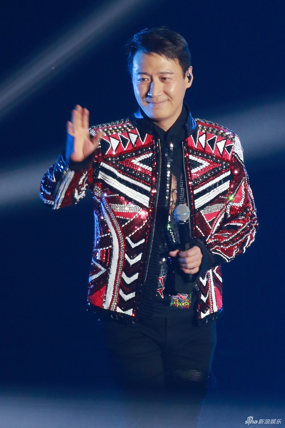 组图:黎明澳门开唱 献唱经典引燃全场