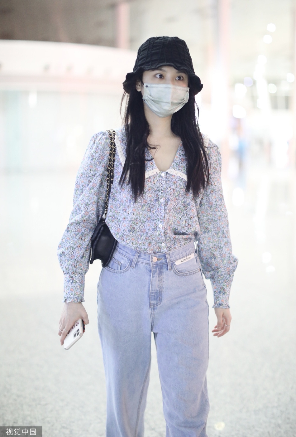 组图:张慧雯戴渔夫帽现身机场 穿碎花衬衣搭牛仔裤温柔知性_高清图集