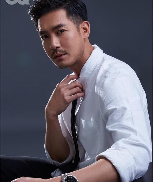 组图:泰星weir发文宣布正式领证结婚 晒与女友合照幸福甜蜜