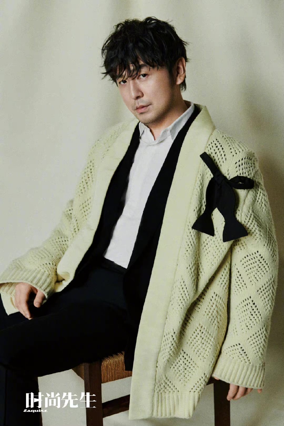 组图雷佳音电影质感大片曝光着皮衣留胡茬彰显成熟魅力