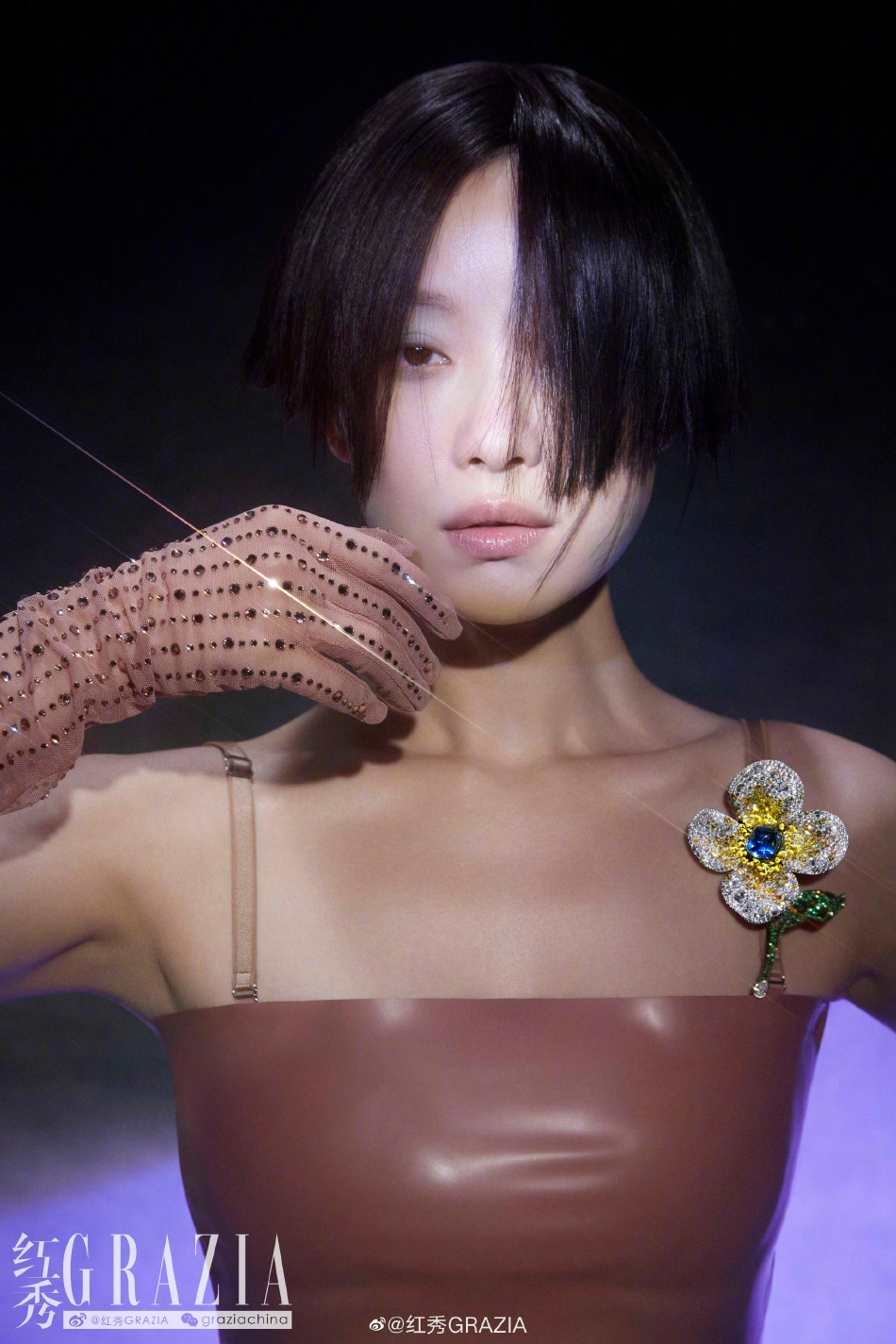 组图：倪妮迷幻感光影大片释出大胆尝试“亢奋妆”风格前卫第12张图片