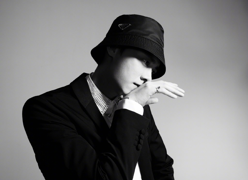 侧脸线条流畅五官精致6张今天 10:38纪凌尘组图:纪凌尘携女友现身看