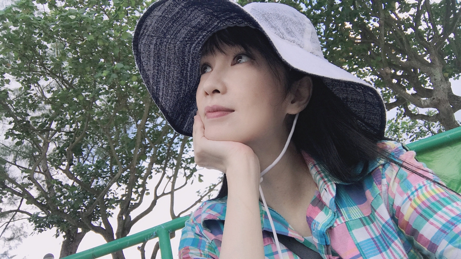 组图:53岁周慧敏秀完美侧颜 面容姣好皮肤紧致风采不减当年_高清图集