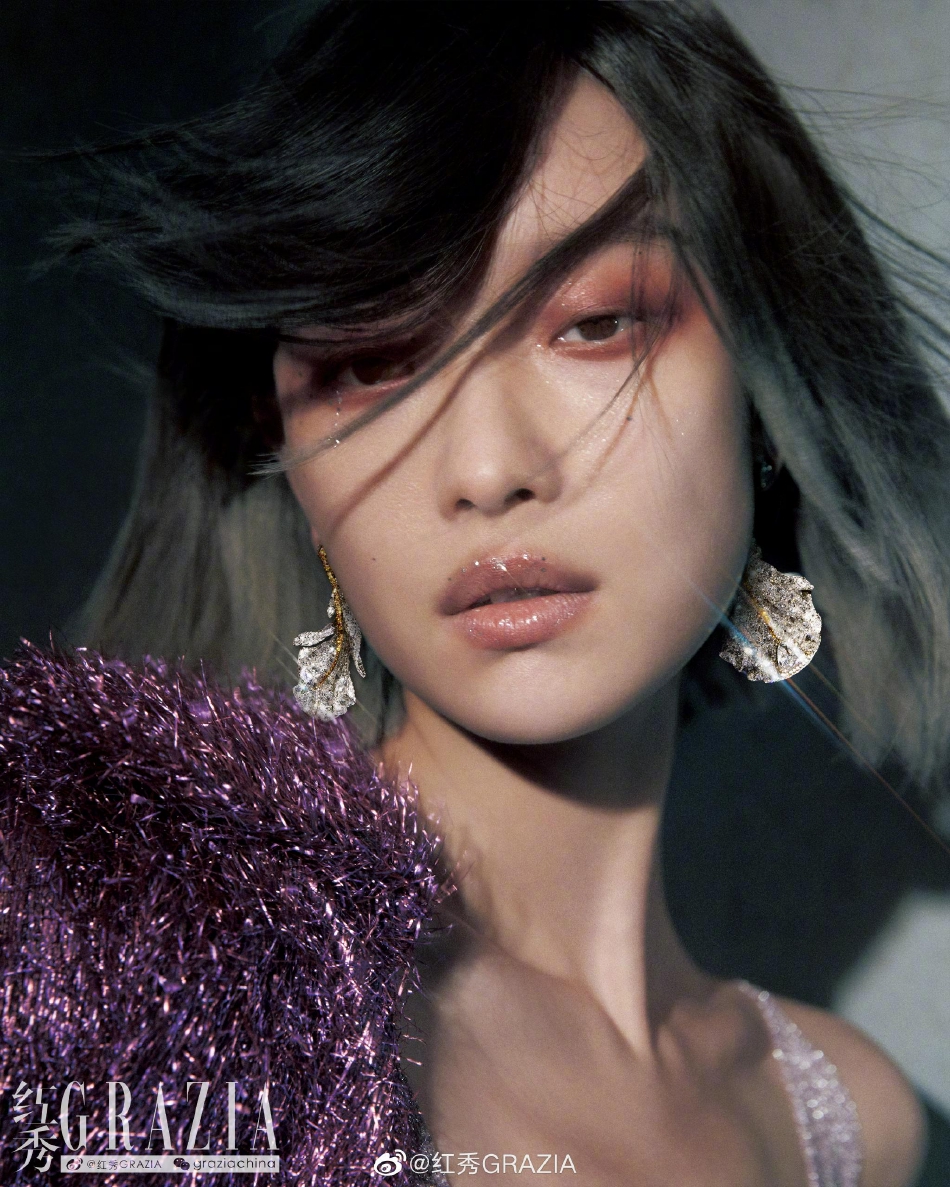 组图：倪妮迷幻感光影大片释出大胆尝试“亢奋妆”风格前卫第13张图片