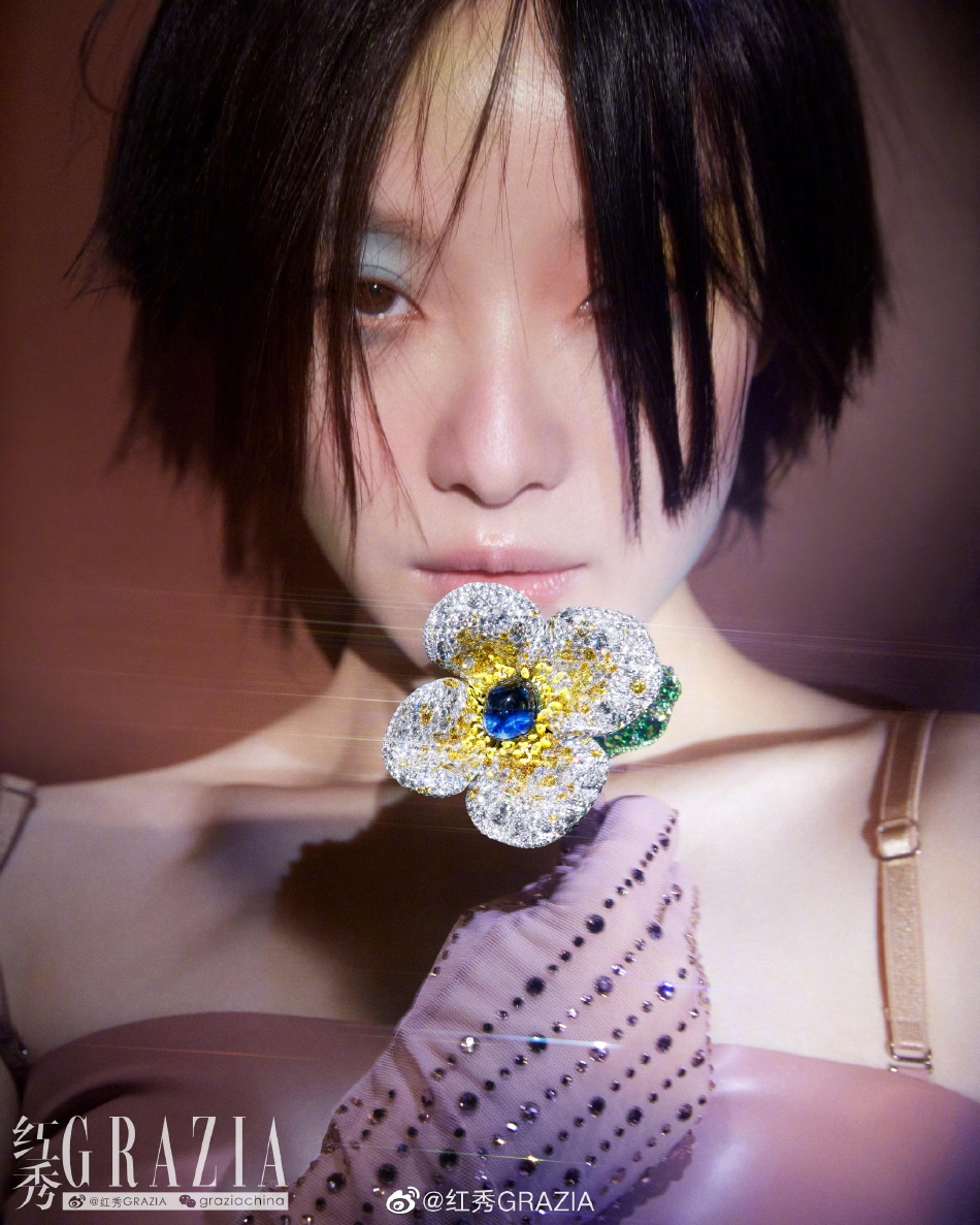 组图：倪妮迷幻感光影大片释出大胆尝试“亢奋妆”风格前卫第19张图片