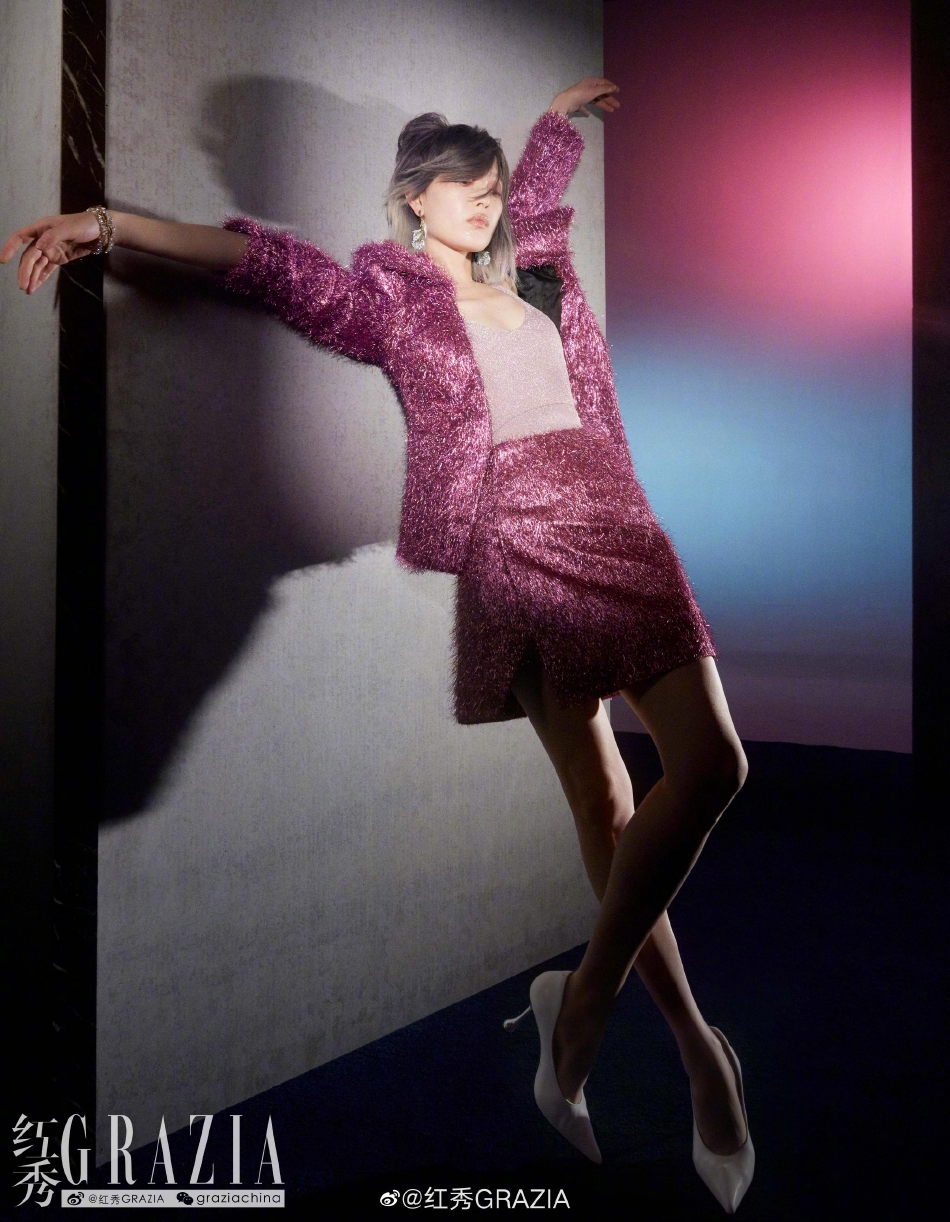 组图：倪妮迷幻感光影大片释出大胆尝试“亢奋妆”风格前卫第14张图片