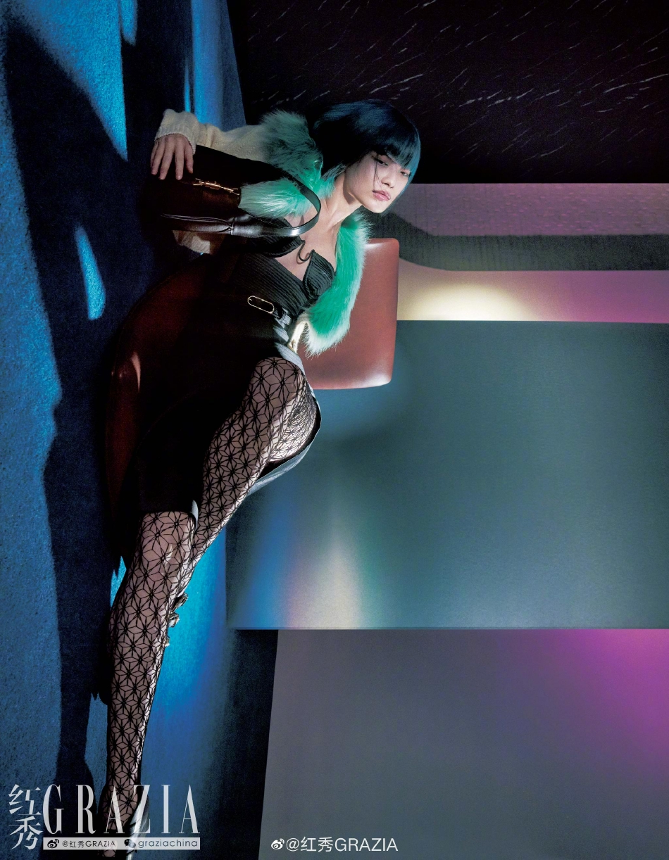 组图：倪妮迷幻感光影大片释出大胆尝试“亢奋妆”风格前卫第6张图片