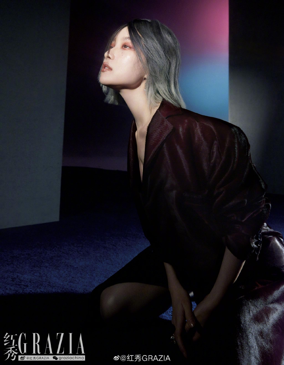 组图：倪妮迷幻感光影大片释出大胆尝试“亢奋妆”风格前卫第9张图片