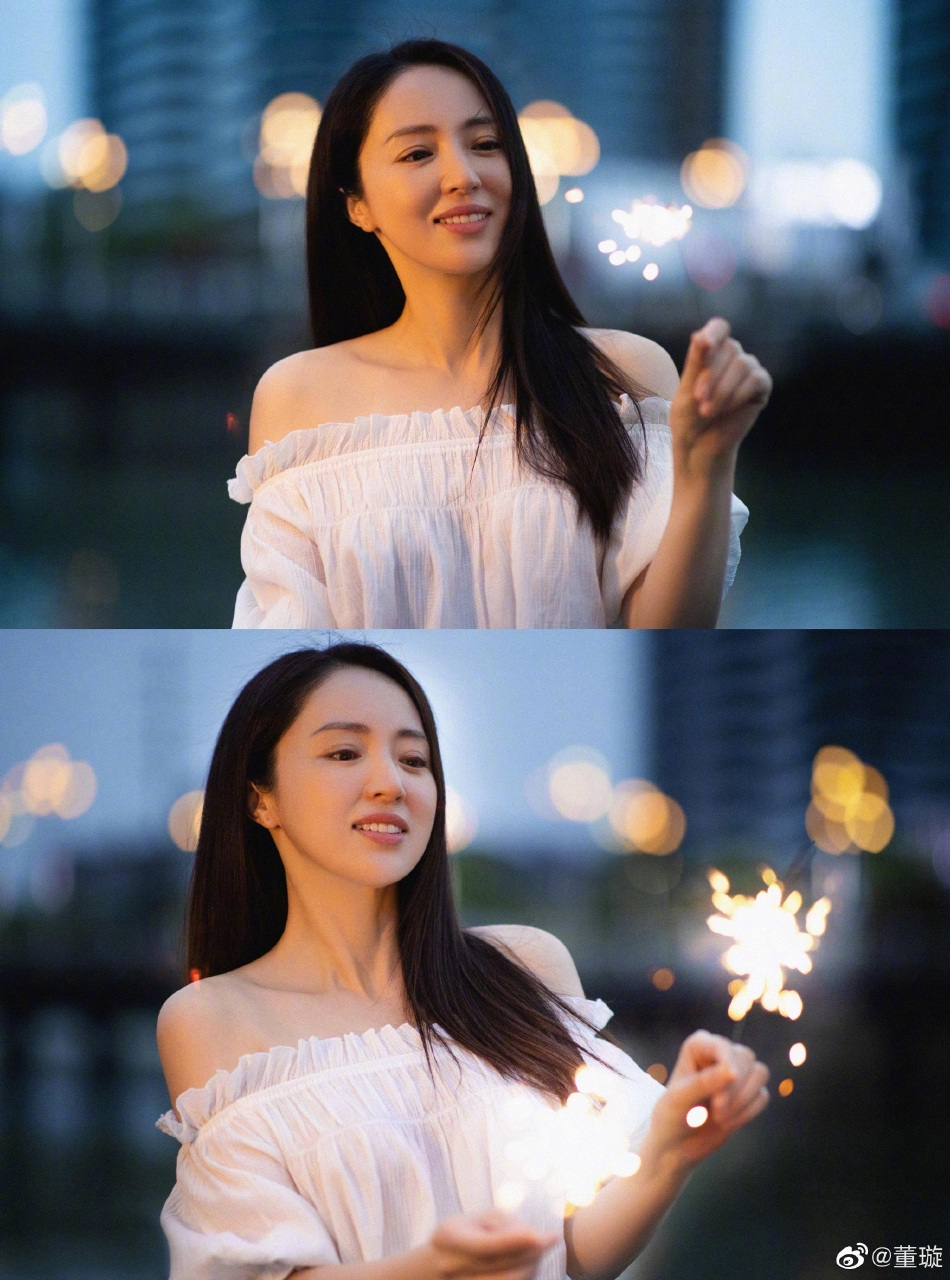 新浪娱乐讯 4月6日,董璇在微博发布了一组夜景烟花写真.
