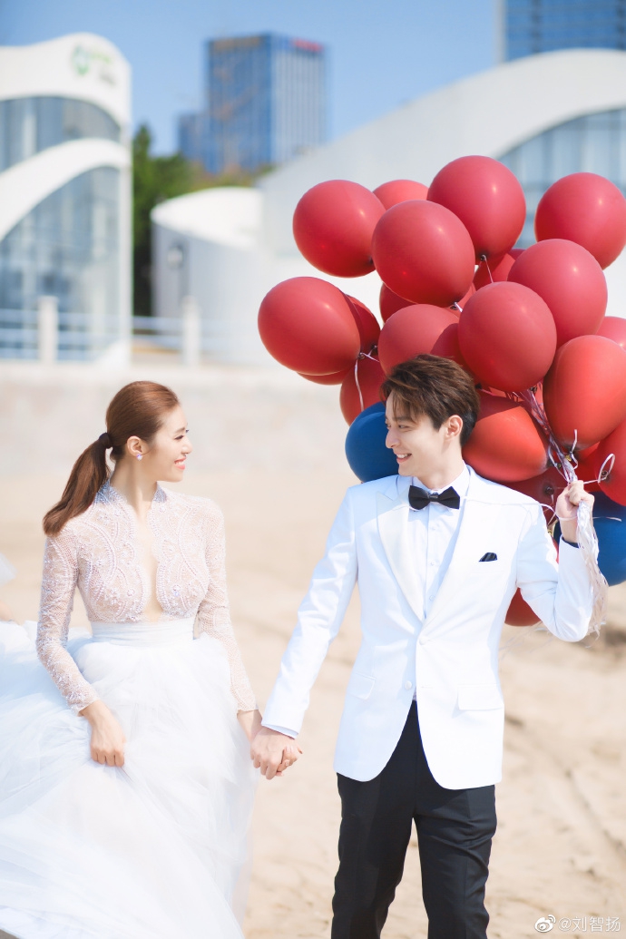 组图:《灵魂摆渡》夏冬青结婚啦!刘智扬晒照与妻子甜蜜亲吻