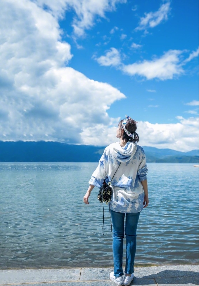 组图:阚清子晒海边清新美照 求助网友"帮我把老纪p上"