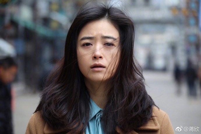 组图蒋欣晒半生缘剧照头发凌乱眼含泪水悲伤凄凉