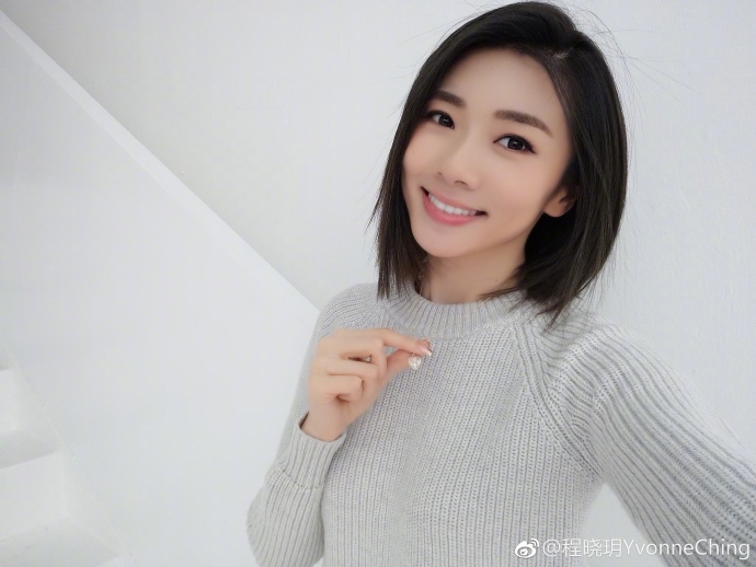 组图:程晓玥与郑恺分手后活出精彩 短发清爽笑容甜美