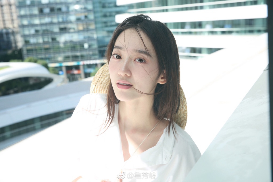 组图:网曝小鬼接吻照女主角为鲁芳岐 疑似两人恋爱细节曝光