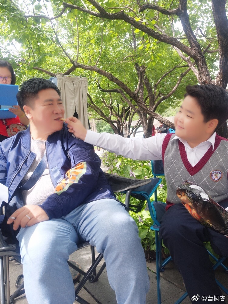 30 04:23:51 3 / 5 新浪娱乐讯 近日,"谢飞机"扮演者曹桐睿在微博晒出